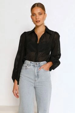 Maliah Top BLACK 4 Maliah Top BLACK -Mona Shop 1 L8A1757 64283.1656986413