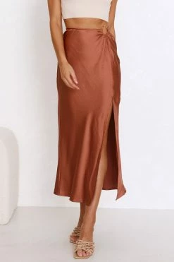 Monaita Skirt RUST 4 Monaita Skirt RUST -Mona Shop 94L8A2311 78296.1655185148