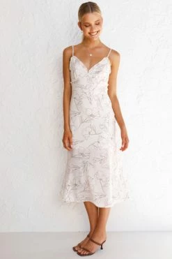 Frida Dress -Mona Shop L4A9377 17408.1621570591